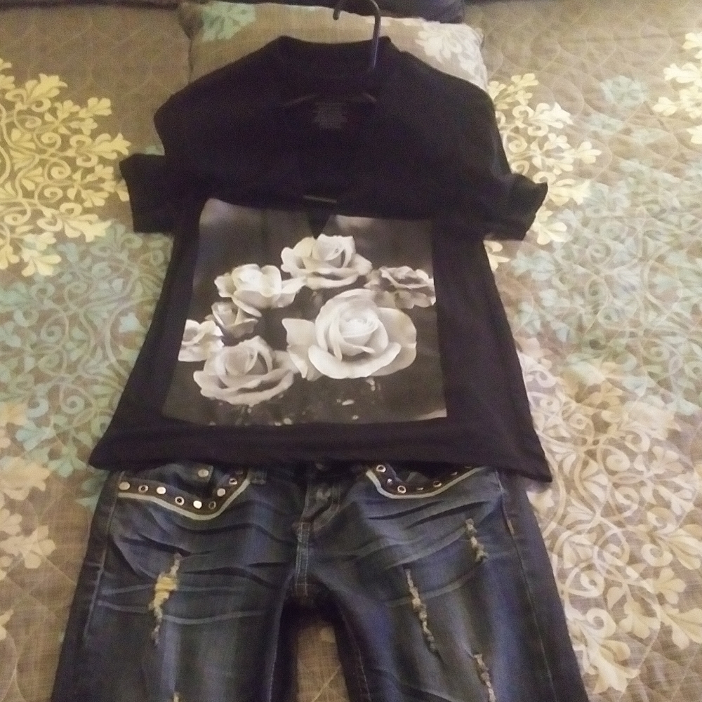 Outfit - Picture 3 of 3
